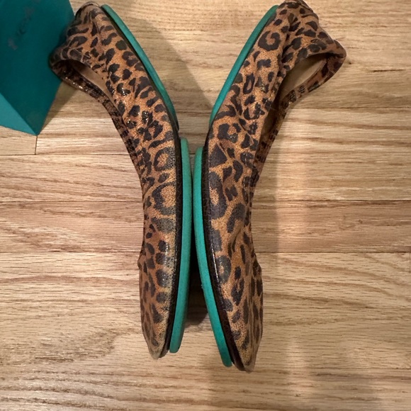 Used Tieks leopards size 9 - Picture 8 of 9